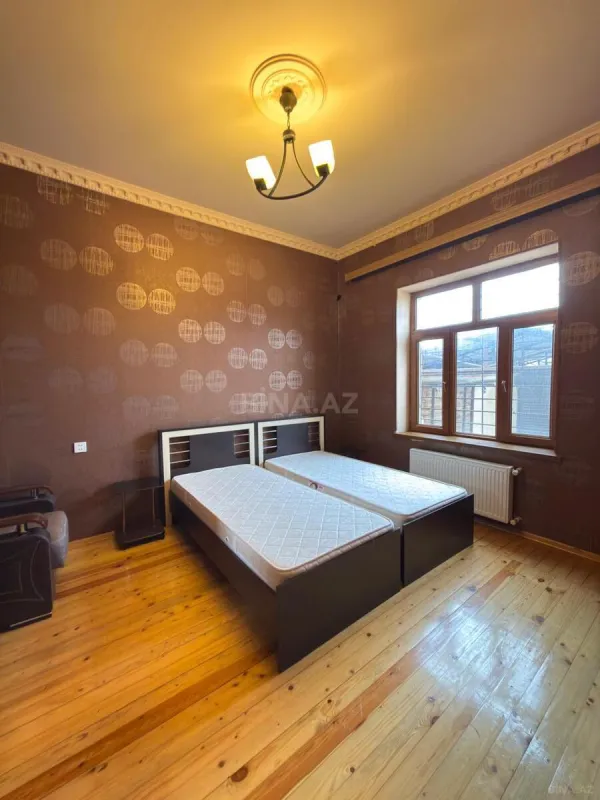 Satılır 7 otaqlı həyət evi 330 m²