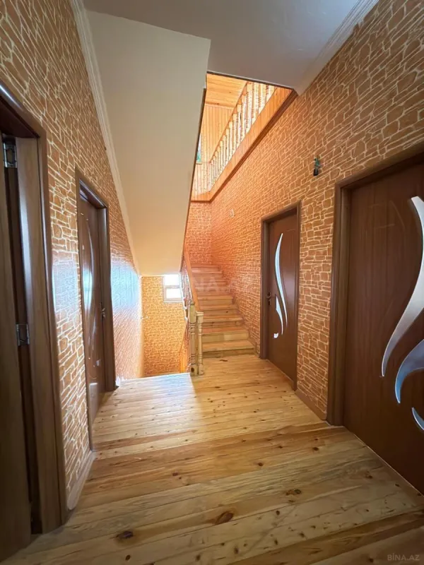 Satılır 7 otaqlı həyət evi 330 m²