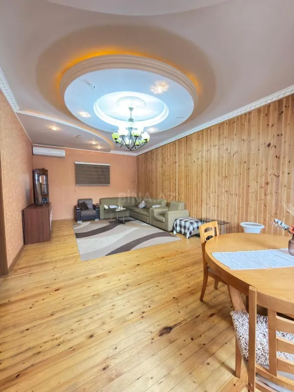 Satılır 7 otaqlı həyət evi 330 m²