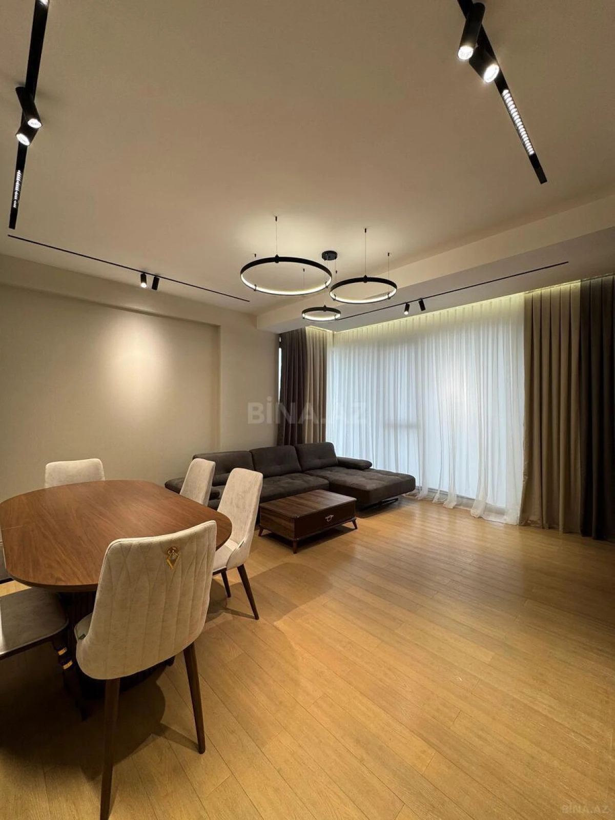 Satılır 2 otaqlı mənzil 77 m²