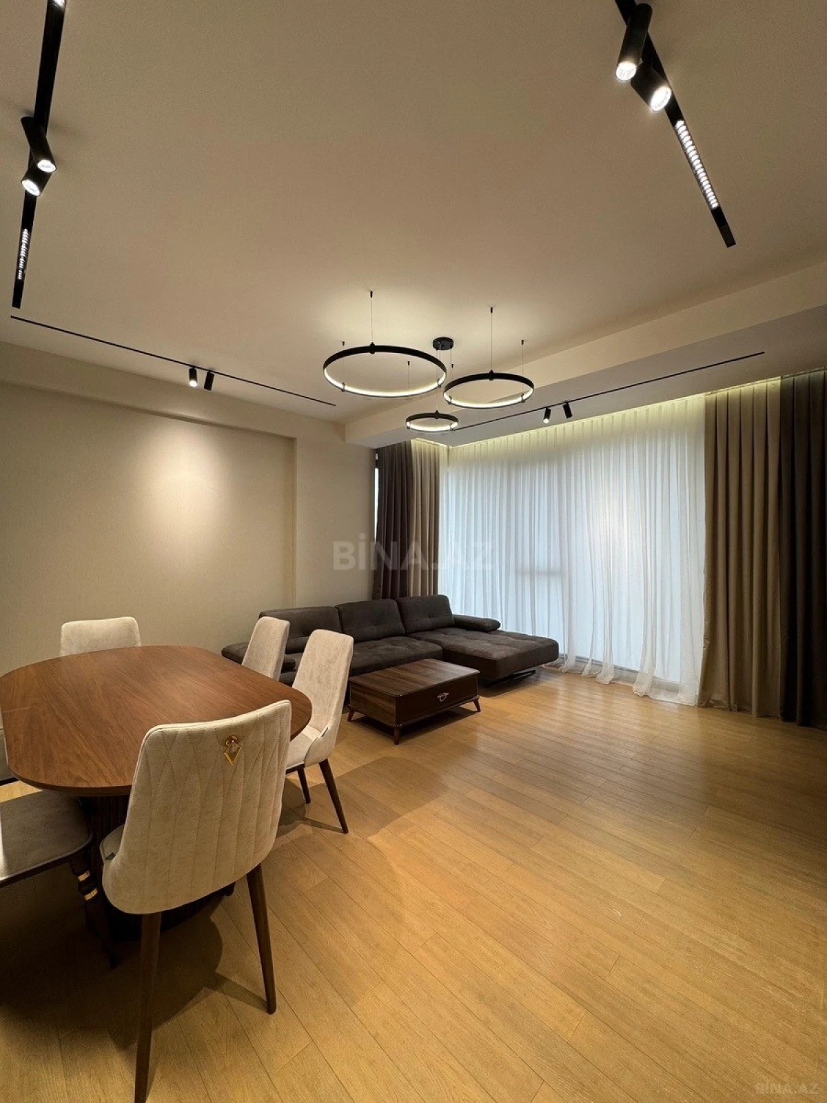 Satılır 2 otaqlı mənzil 77 m²