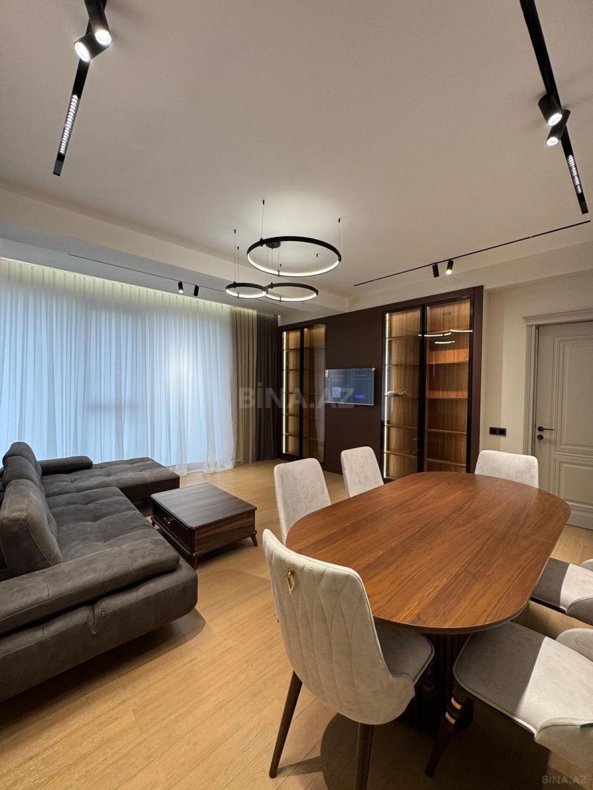 Satılır 2 otaqlı mənzil 77 m²