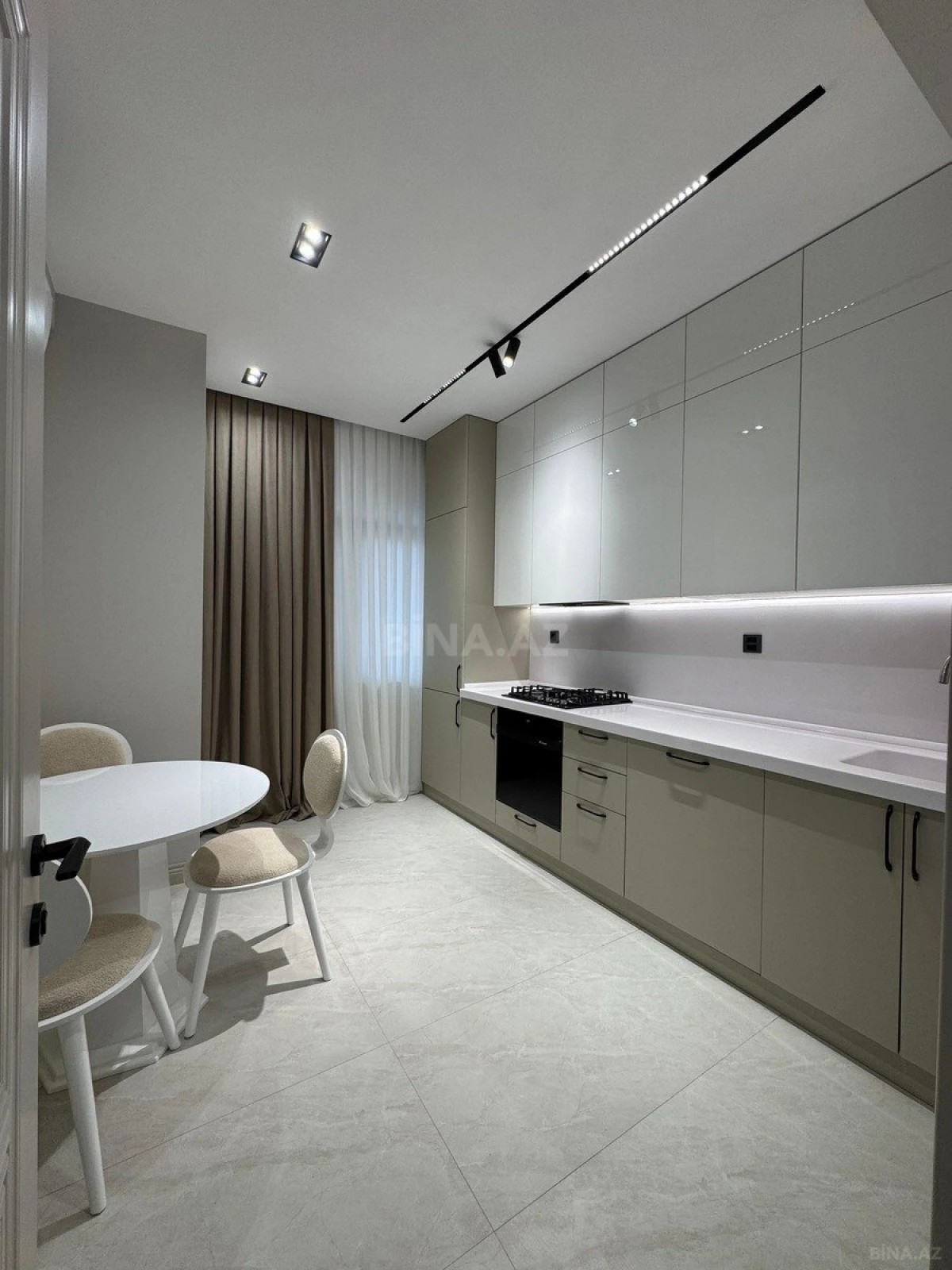 Satılır 2 otaqlı mənzil 77 m²