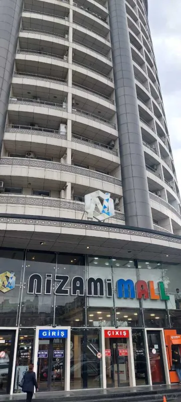 Satılır 3 otaqlı mənzil 165 m²