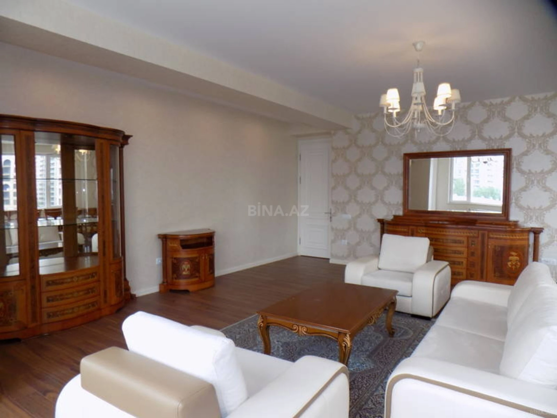 Kirayə verilir 4 otaqlı mənzil 160 m²