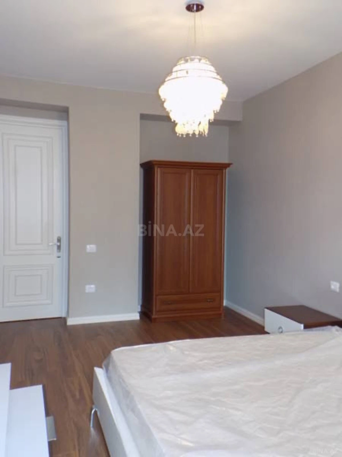 Kirayə verilir 4 otaqlı mənzil 160 m²