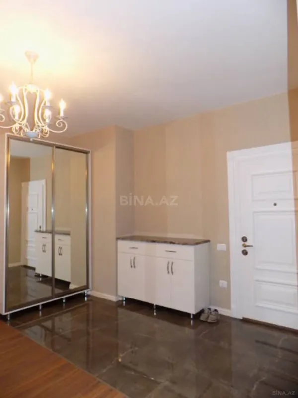 Kirayə verilir 4 otaqlı mənzil 160 m²