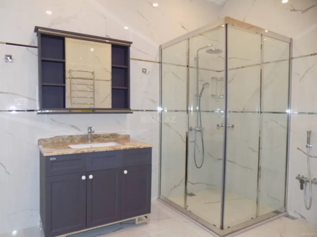 Kirayə verilir 4 otaqlı mənzil 160 m²