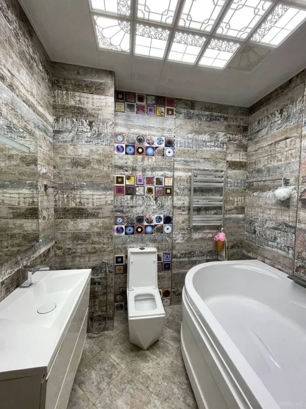 Satılır 4 otaqlı mənzil 190 m²