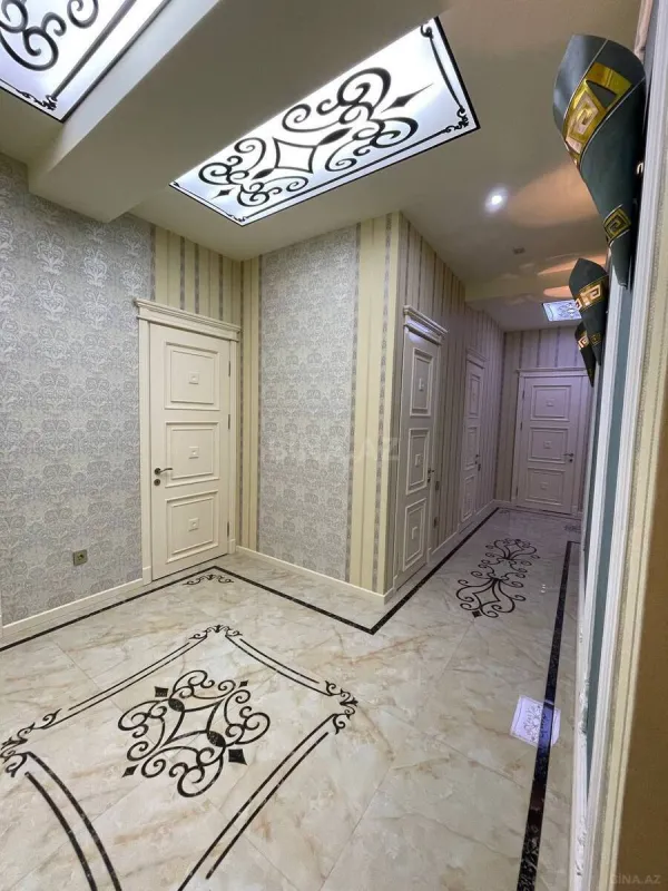 Satılır 4 otaqlı mənzil 190 m²