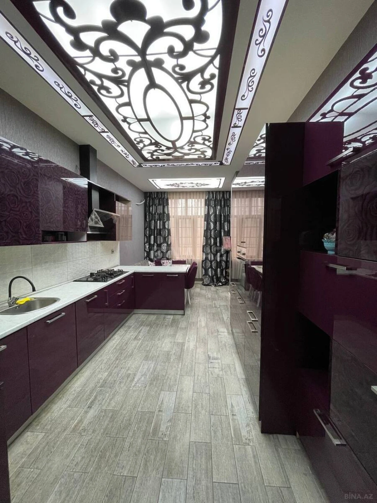 Satılır 4 otaqlı mənzil 190 m²