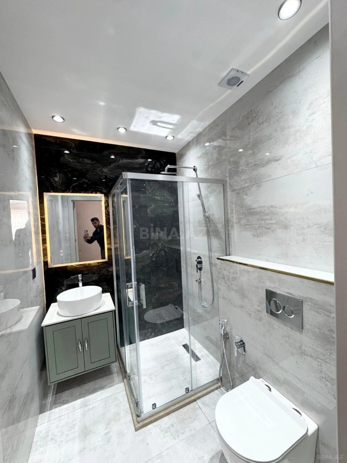 Satılır 3 otaqlı mənzil 139 m²