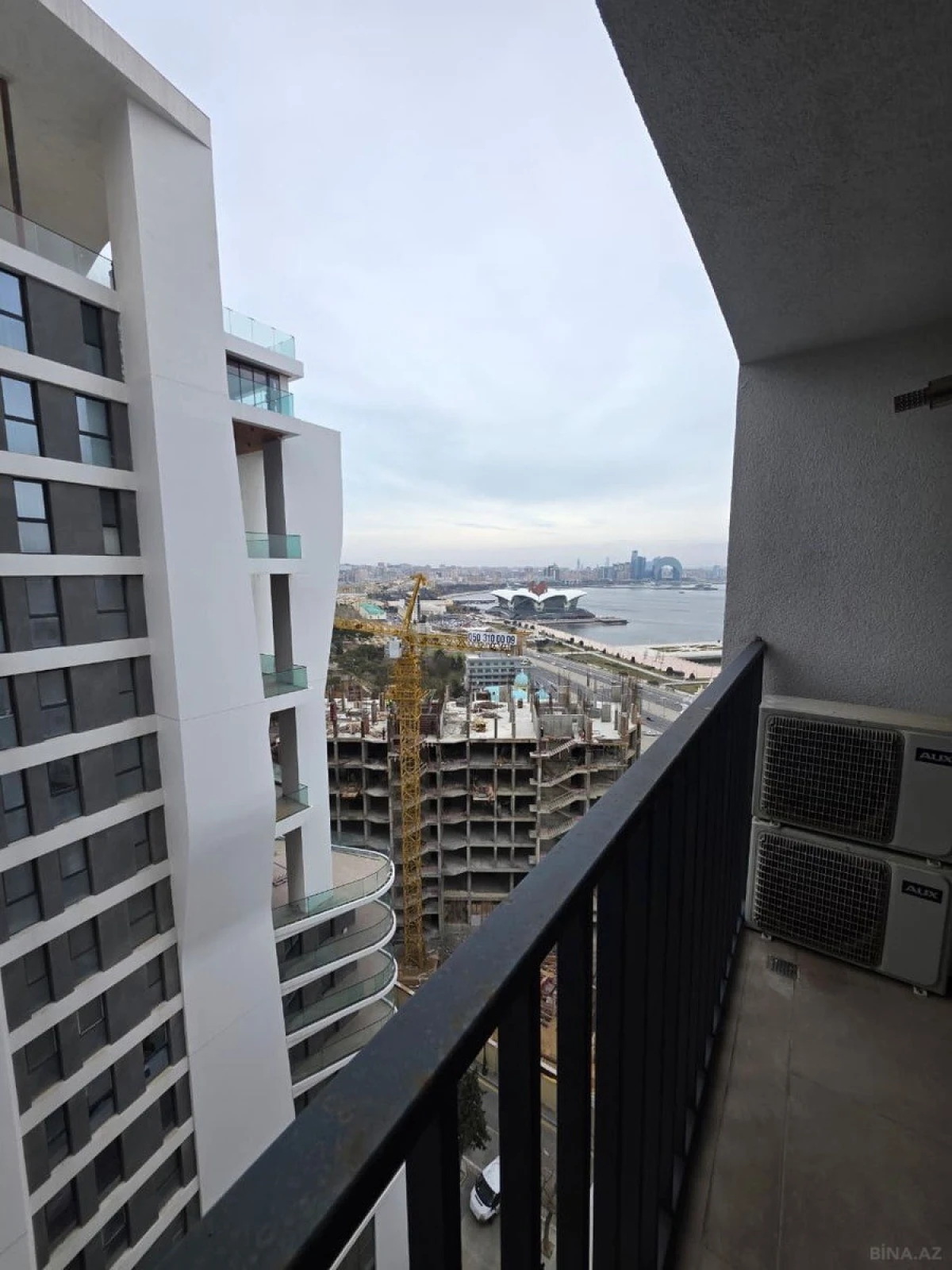 Satılır 3 otaqlı mənzil 150 m²