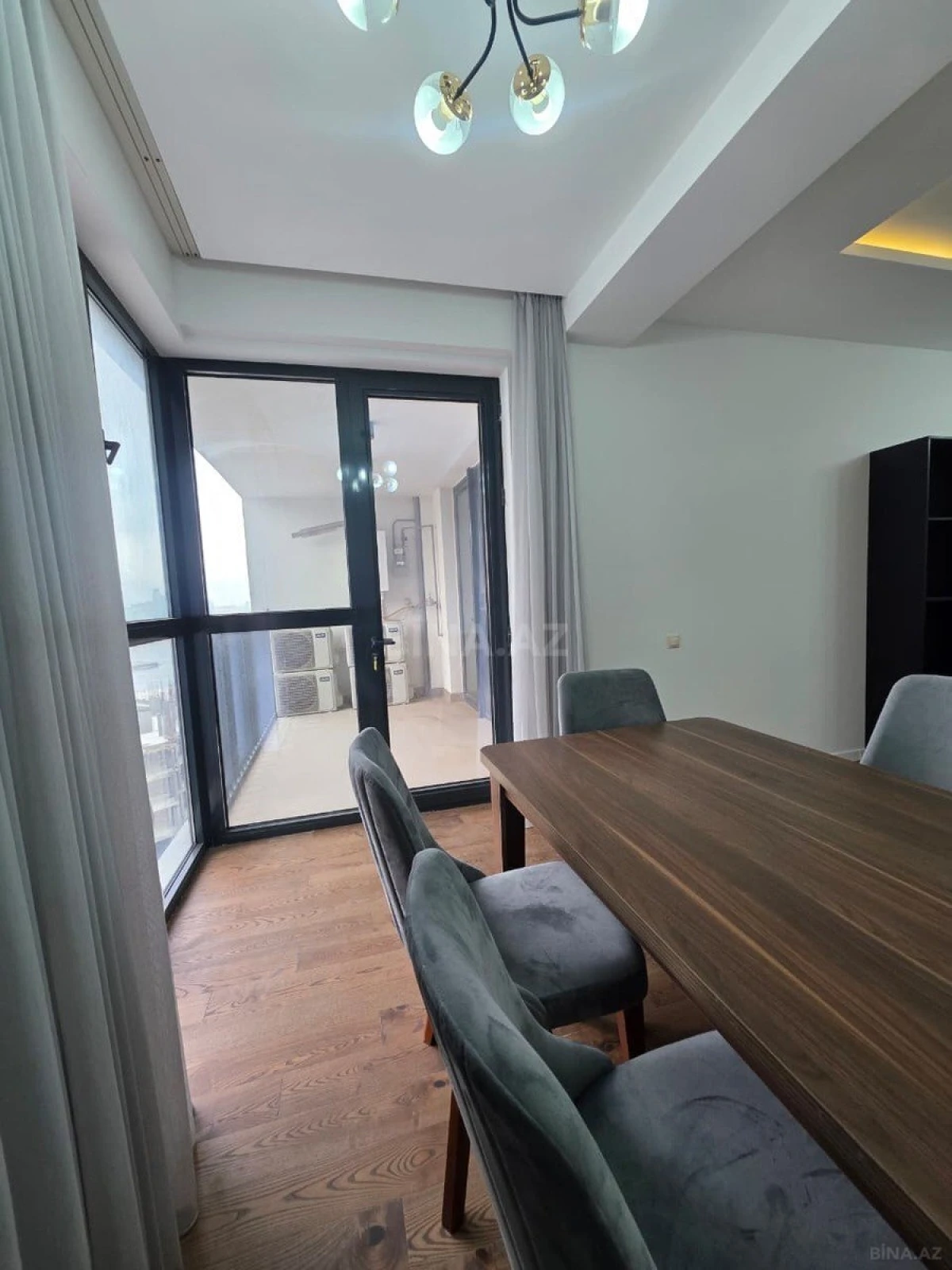 Satılır 3 otaqlı mənzil 150 m²