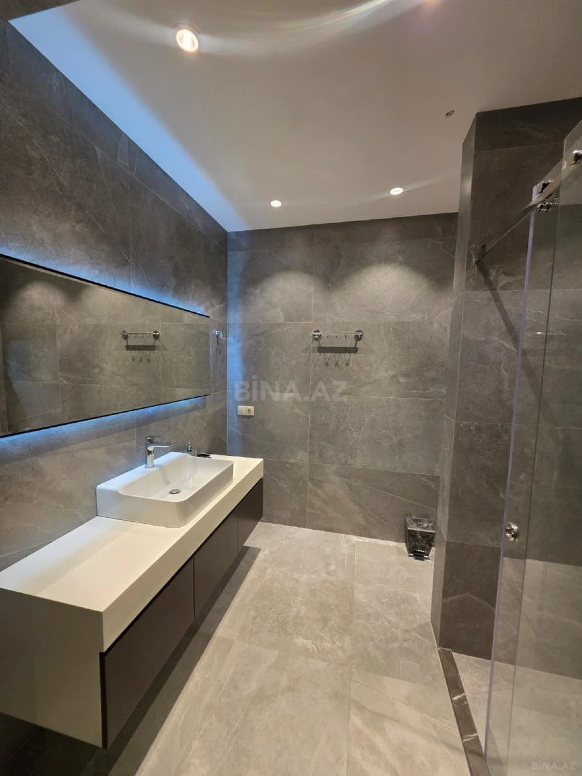 Satılır 3 otaqlı mənzil 150 m²