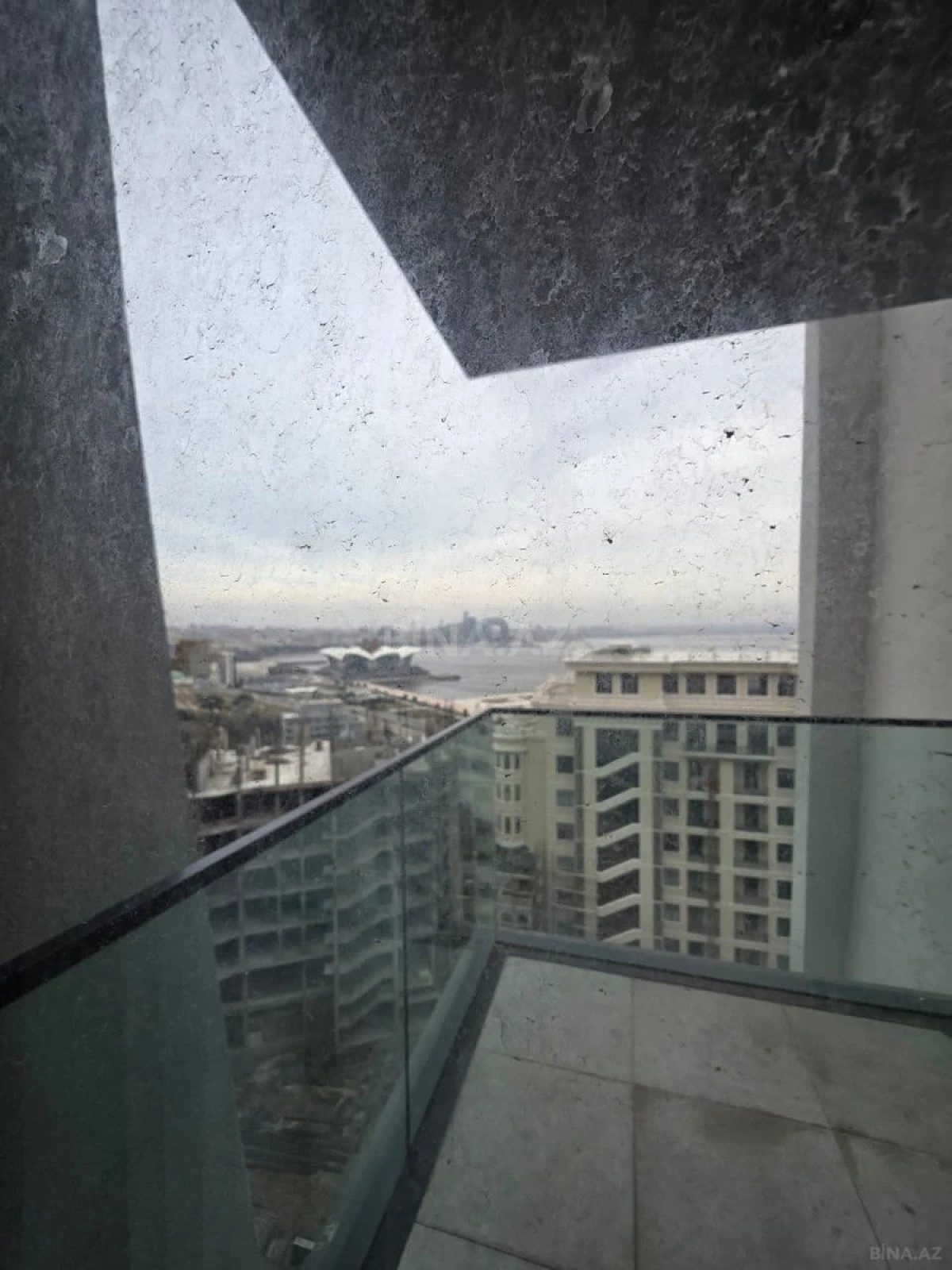 Satılır 3 otaqlı mənzil 150 m²