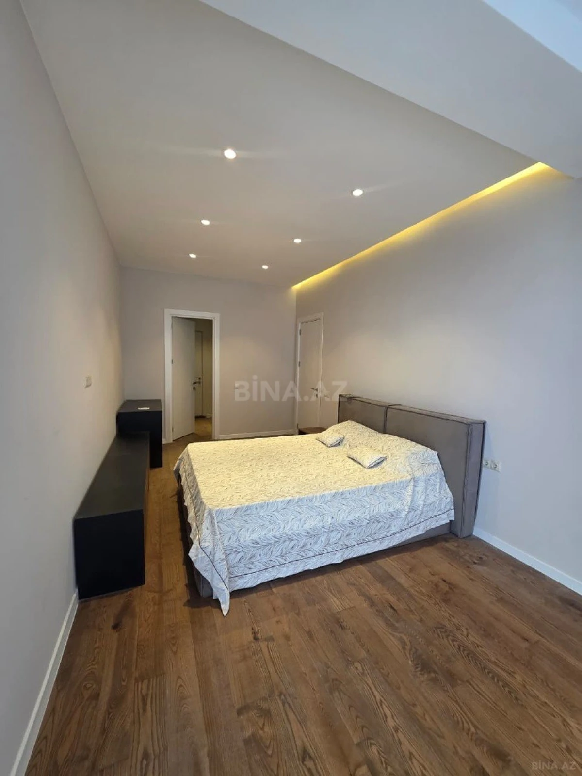 Satılır 3 otaqlı mənzil 150 m²