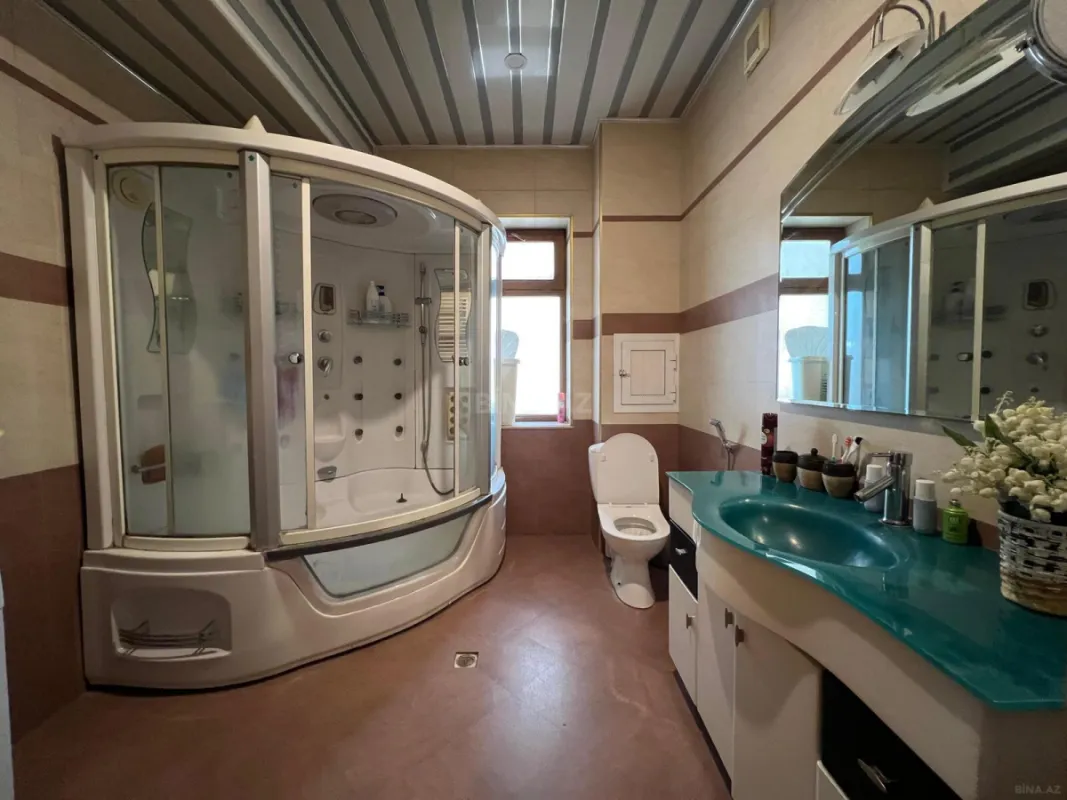 Satılır 4 otaqlı mənzil 195 m²