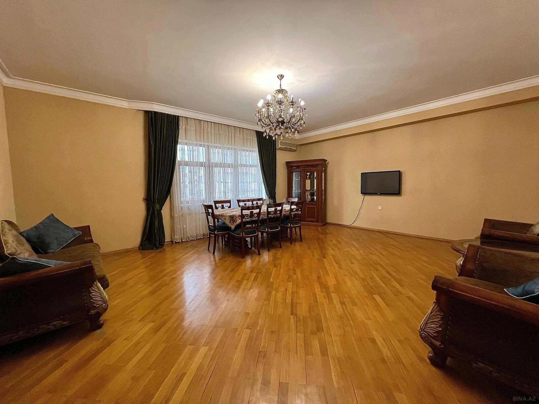 Satılır 4 otaqlı mənzil 195 m²