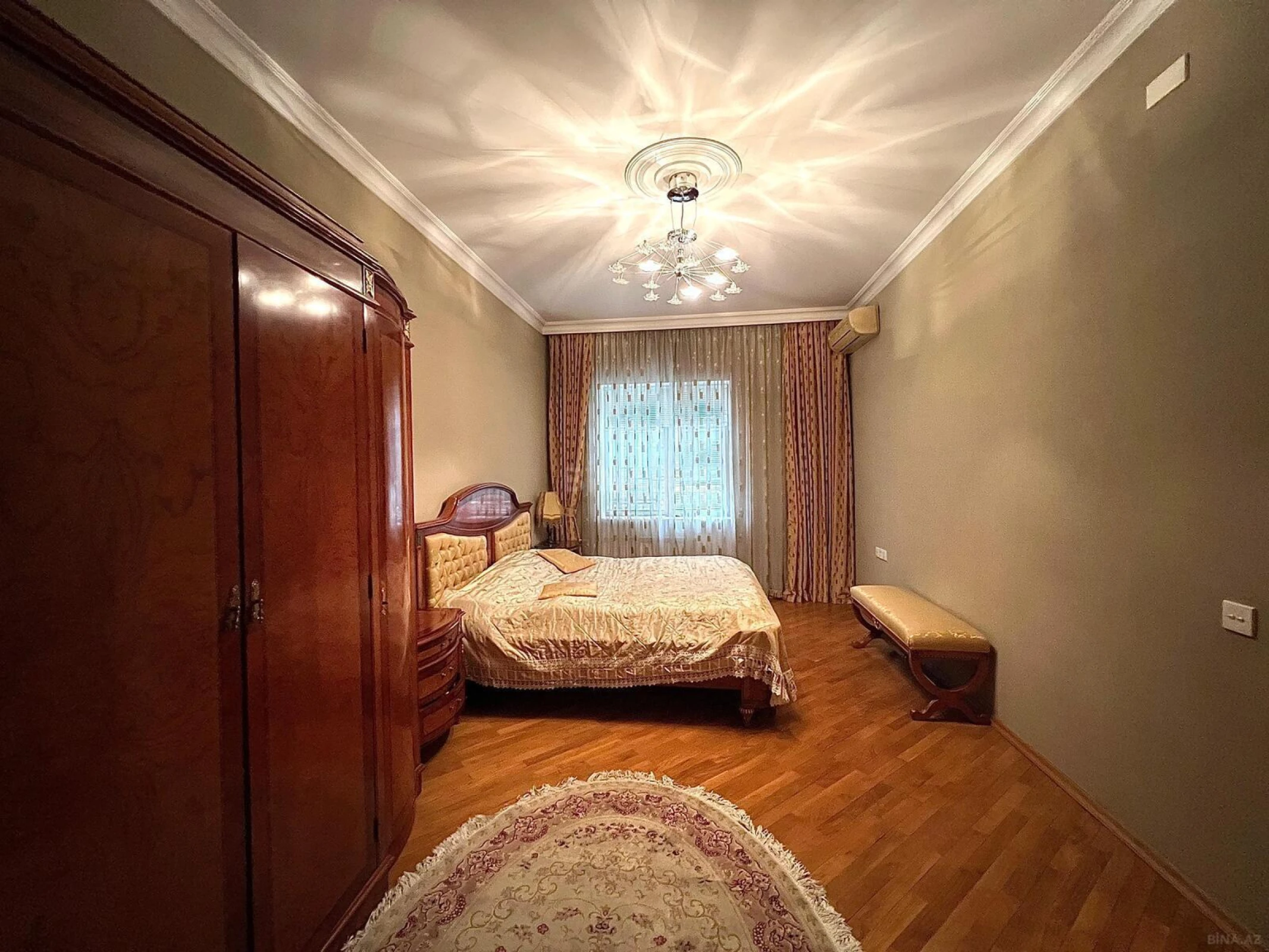 Satılır 4 otaqlı mənzil 195 m²