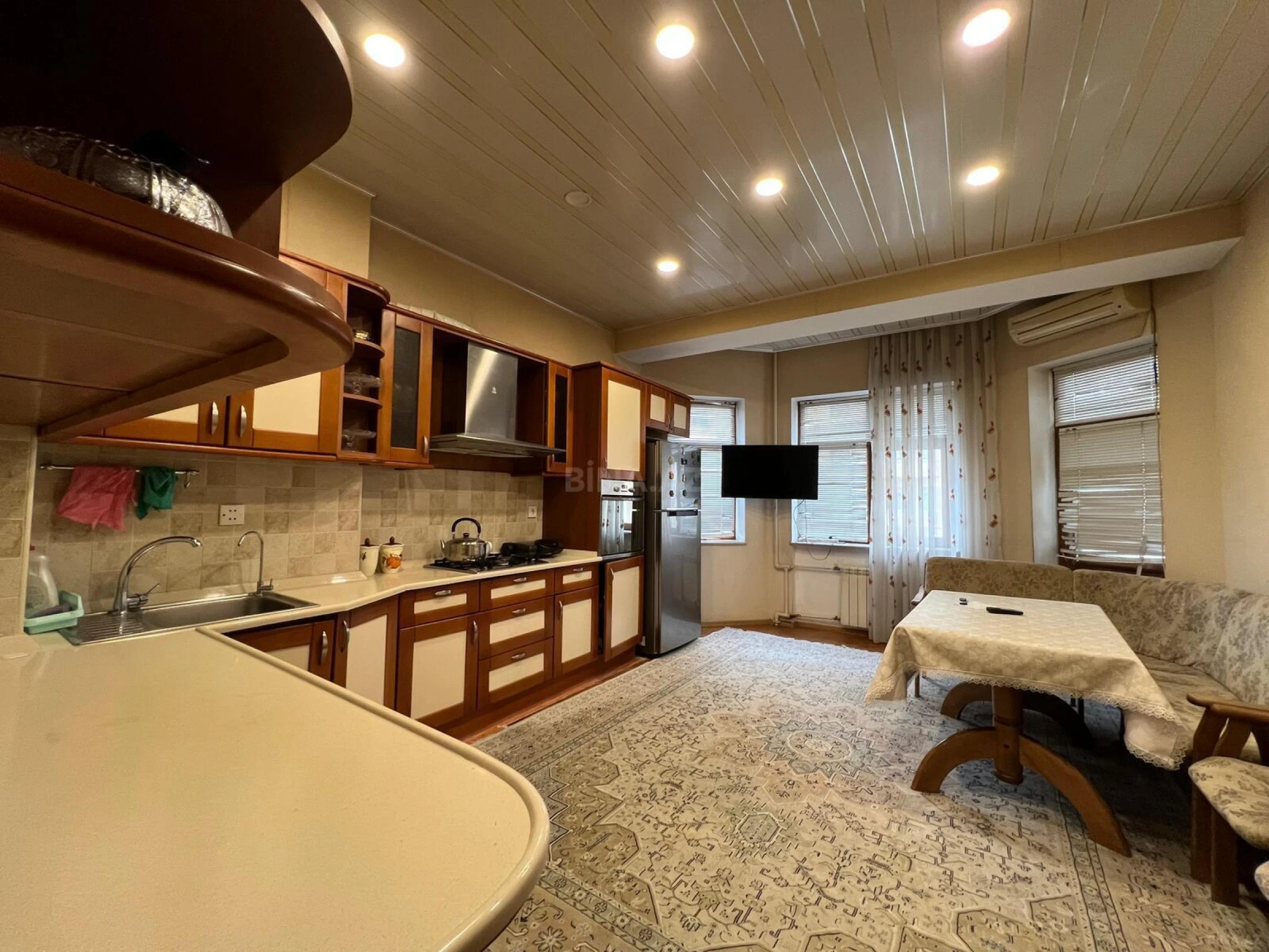 Satılır 4 otaqlı mənzil 195 m²