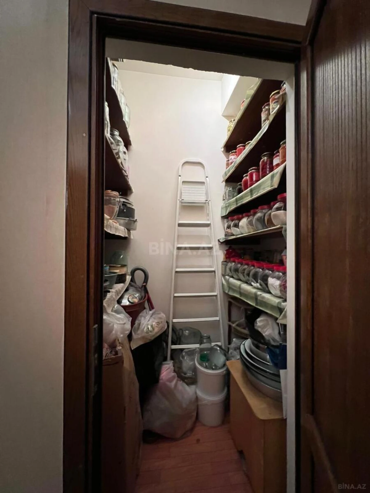 Satılır 4 otaqlı mənzil 195 m²