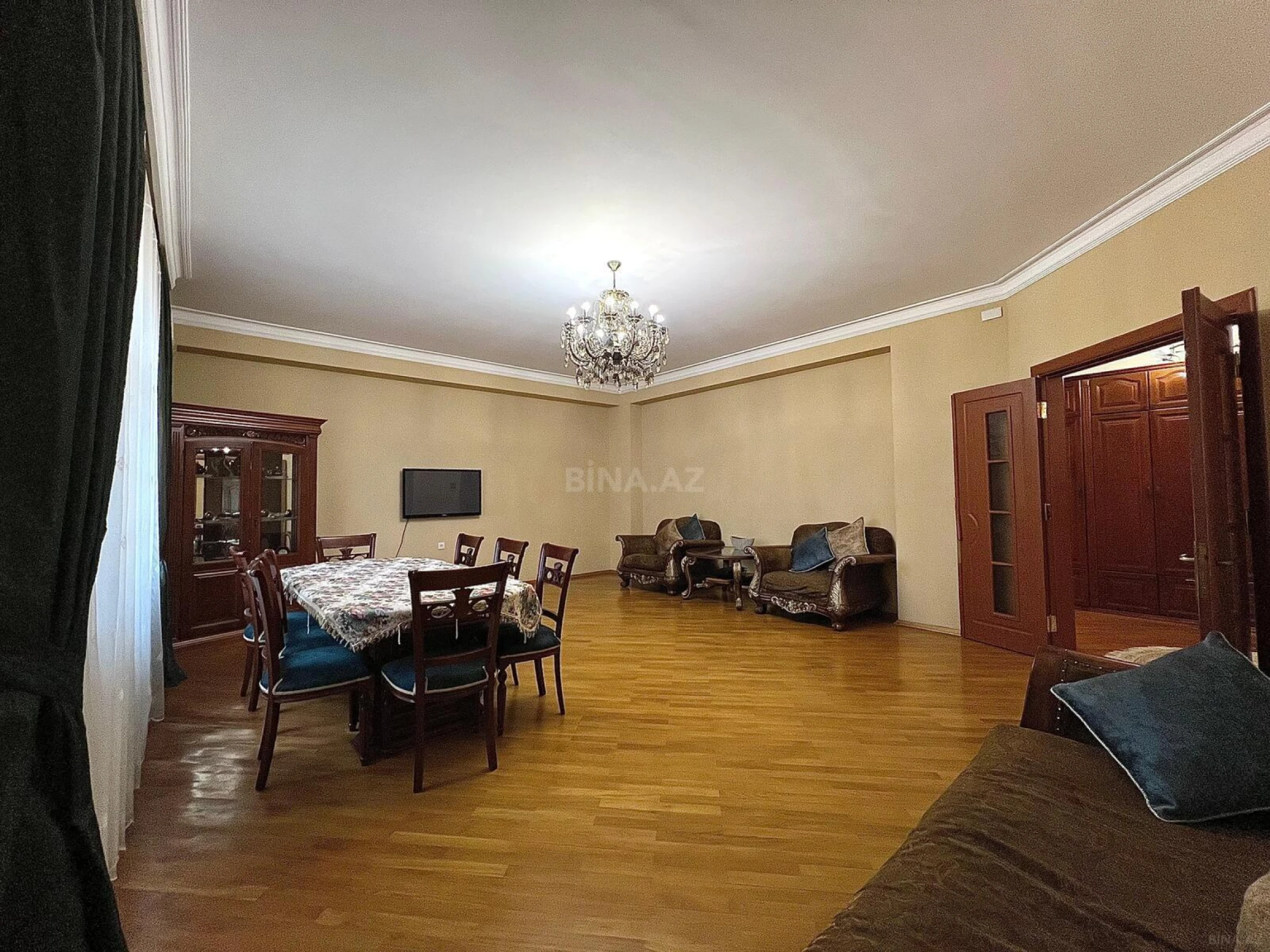 Satılır 4 otaqlı mənzil 195 m²