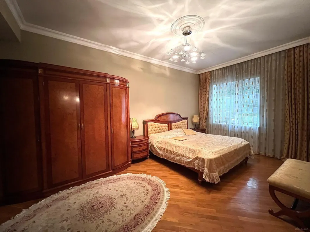 Satılır 4 otaqlı mənzil 195 m²