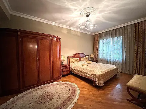 Satılır 4 otaqlı mənzil 195 m²