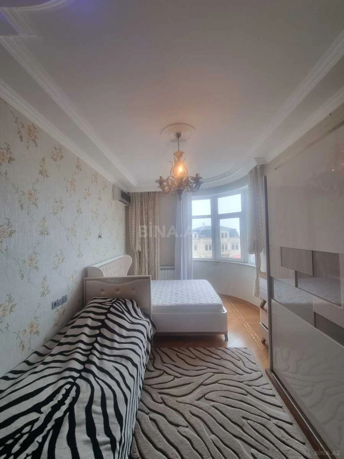 Kirayə verilir 2 otaqlı mənzil 81 m²