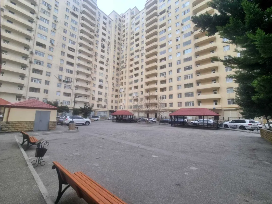 Kirayə verilir 2 otaqlı mənzil 81 m²