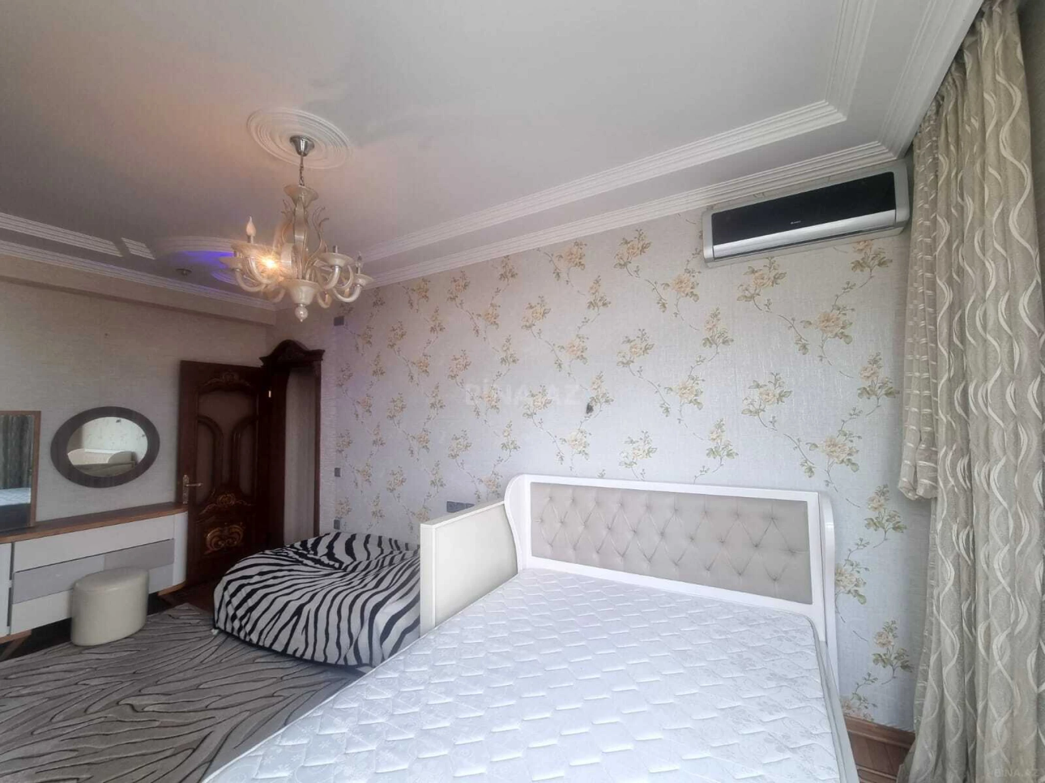 Kirayə verilir 2 otaqlı mənzil 81 m²