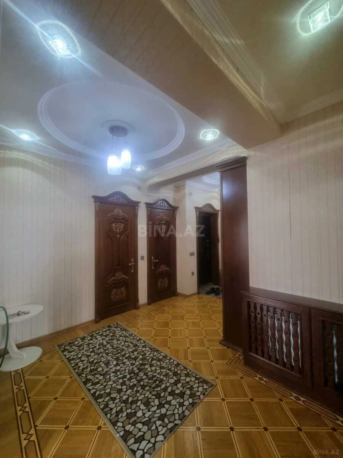 Kirayə verilir 2 otaqlı mənzil 81 m²