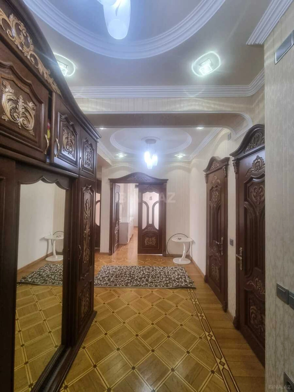 Kirayə verilir 2 otaqlı mənzil 81 m²