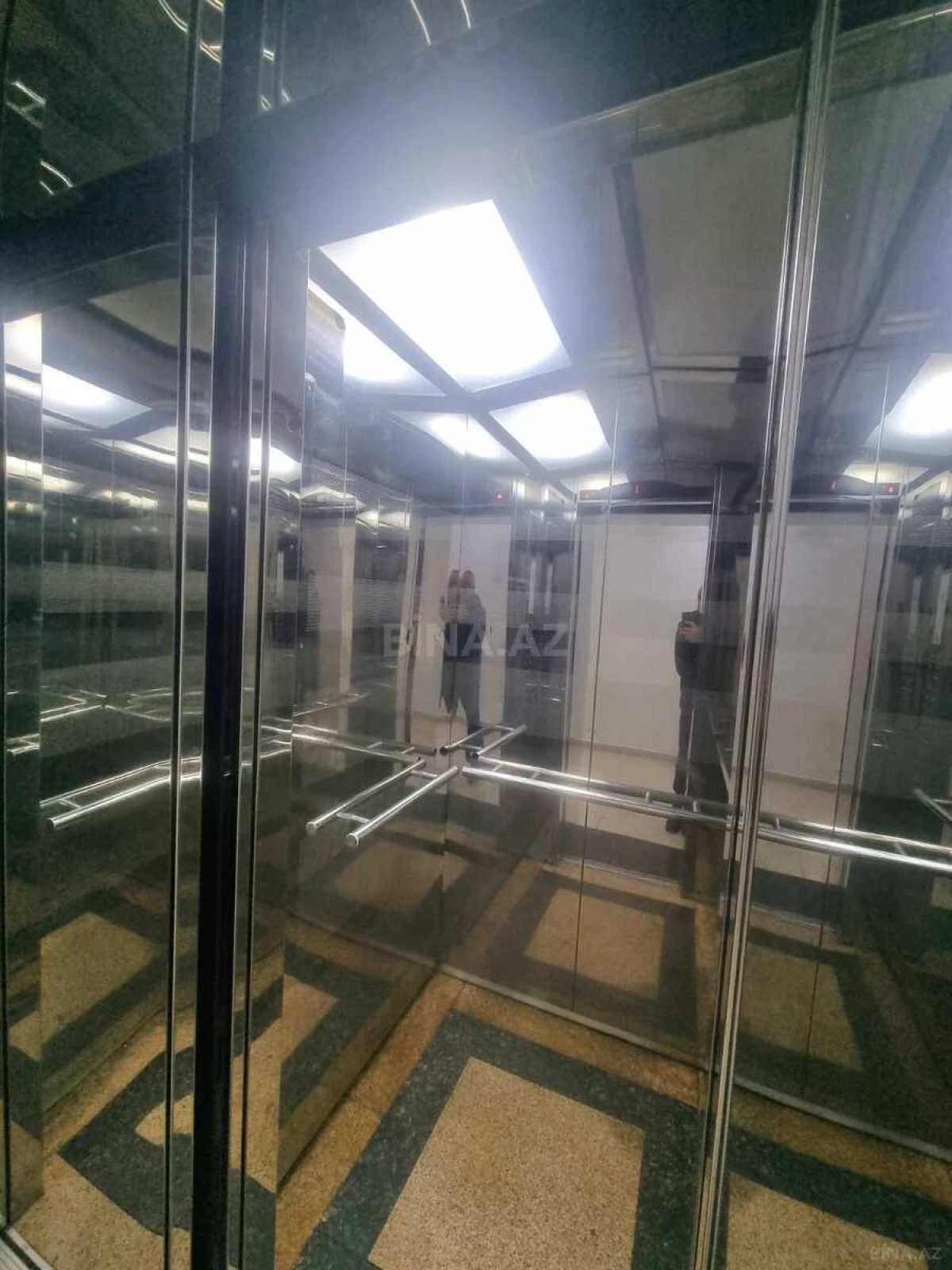 Kirayə verilir 2 otaqlı mənzil 81 m²