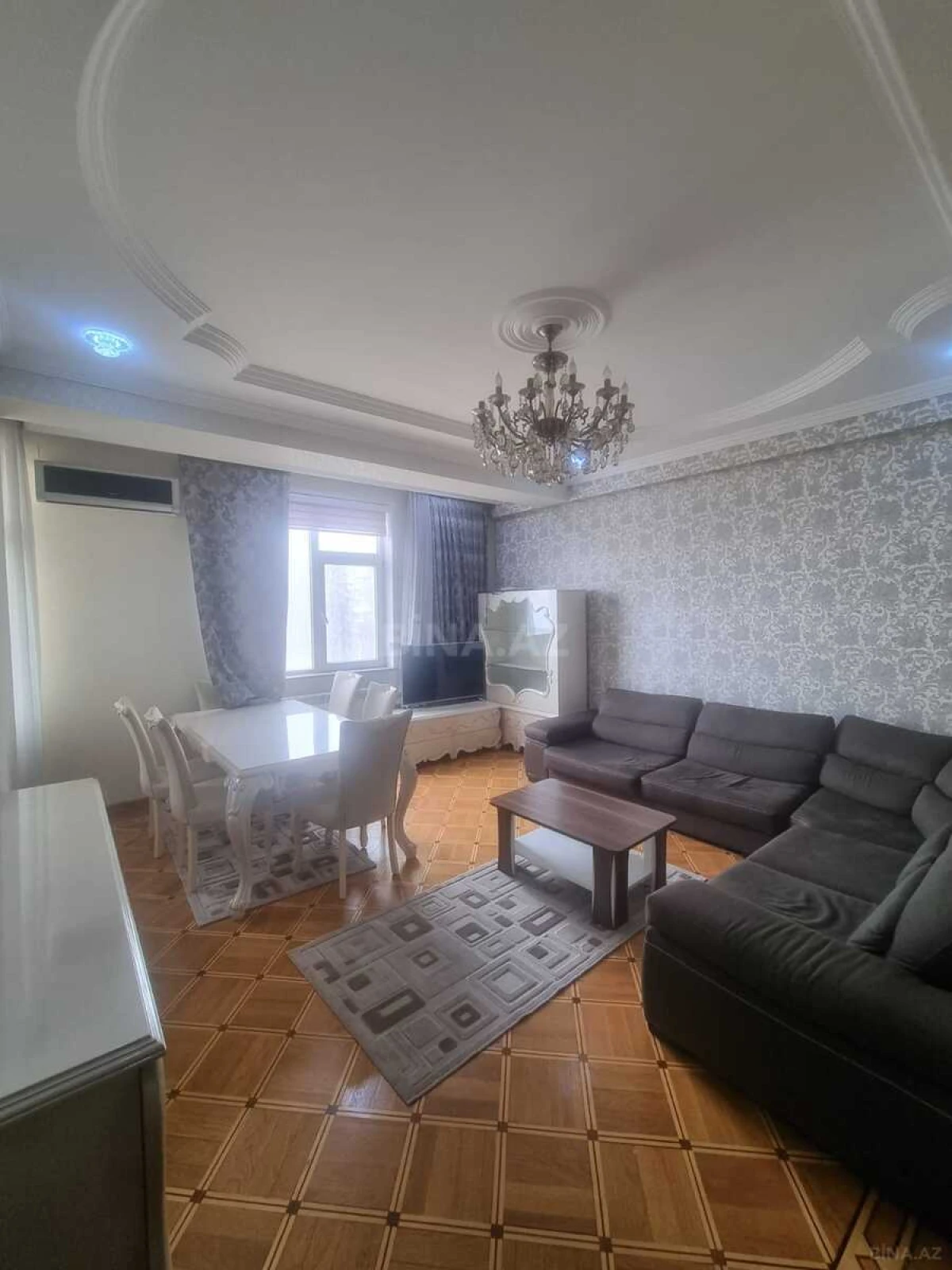 Kirayə verilir 2 otaqlı mənzil 81 m²
