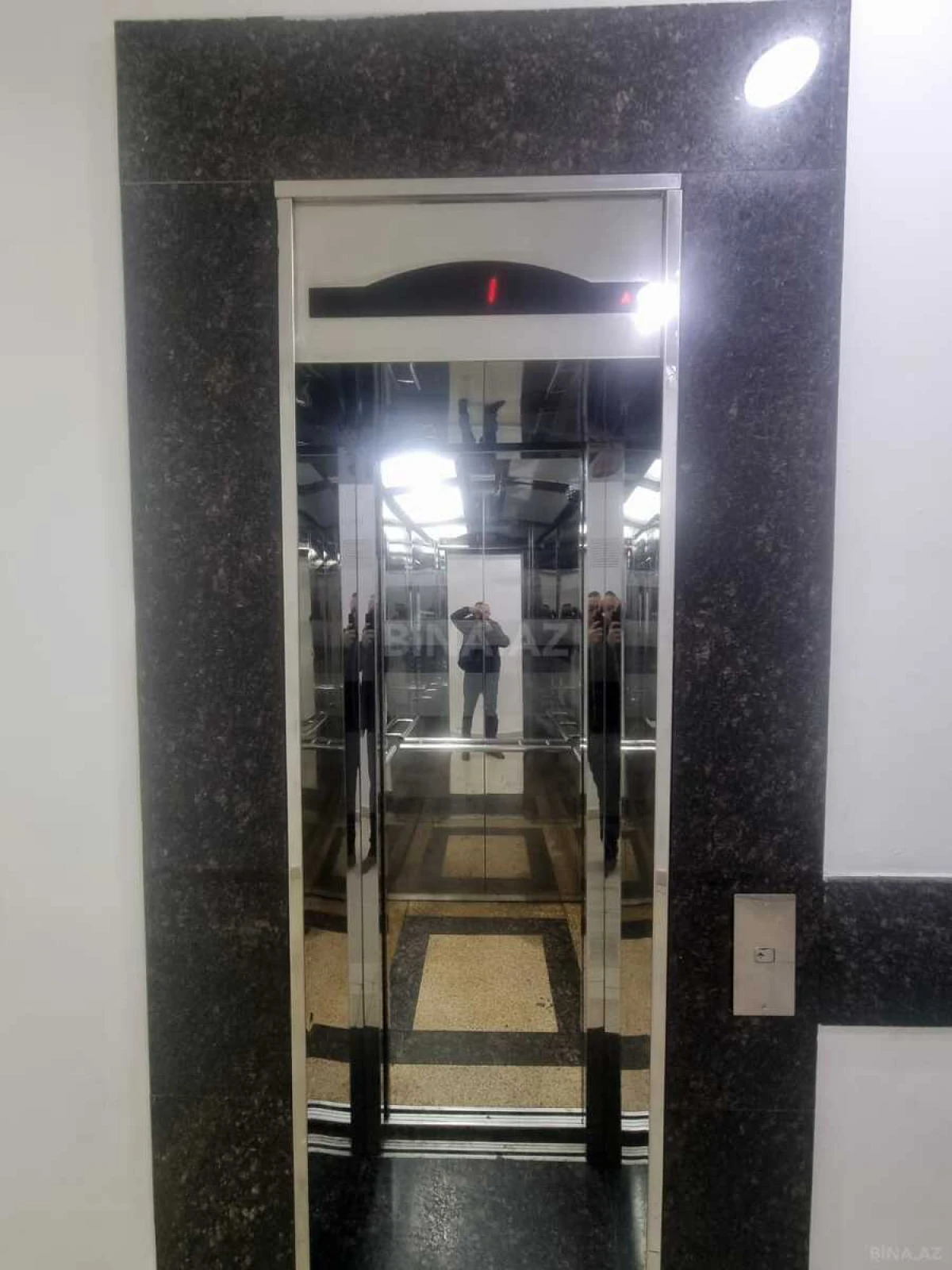 Kirayə verilir 2 otaqlı mənzil 81 m²