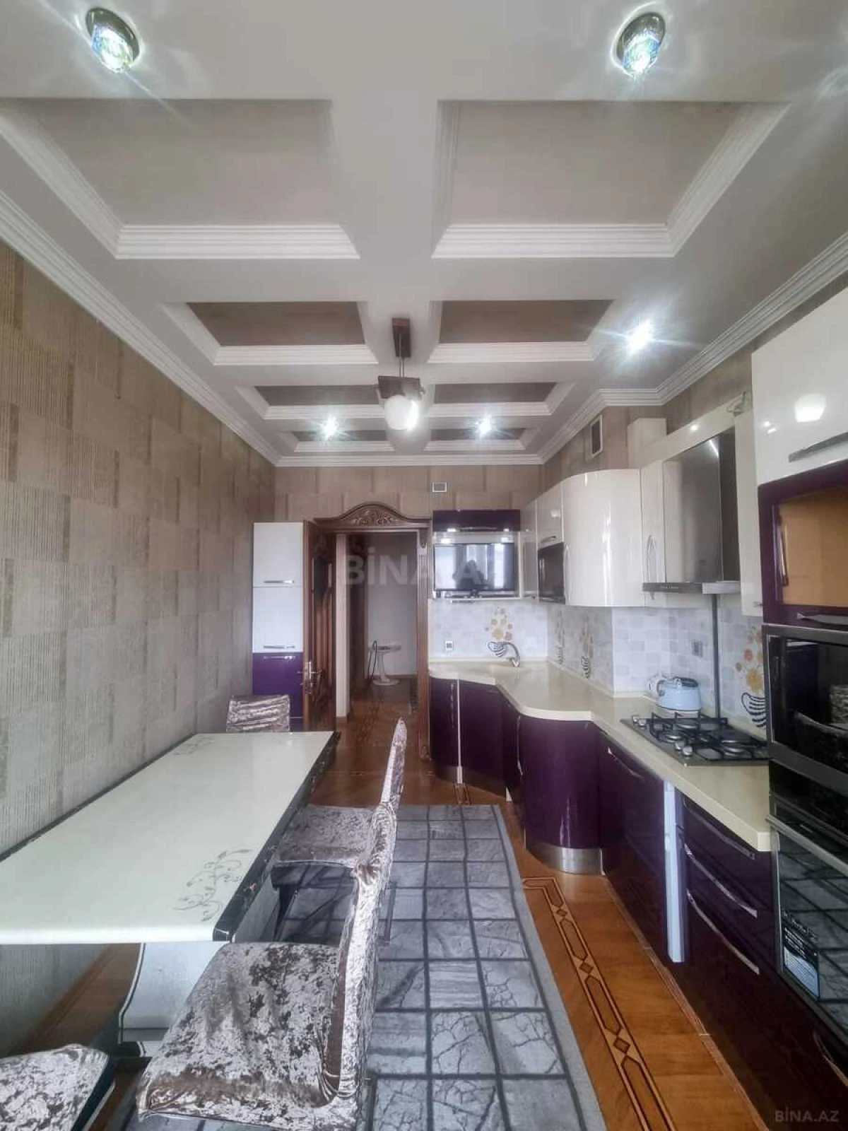 Kirayə verilir 2 otaqlı mənzil 81 m²