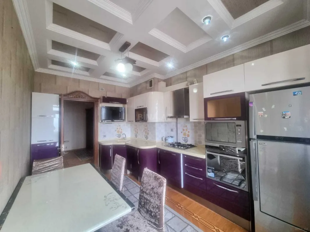 Kirayə verilir 2 otaqlı mənzil 81 m²
