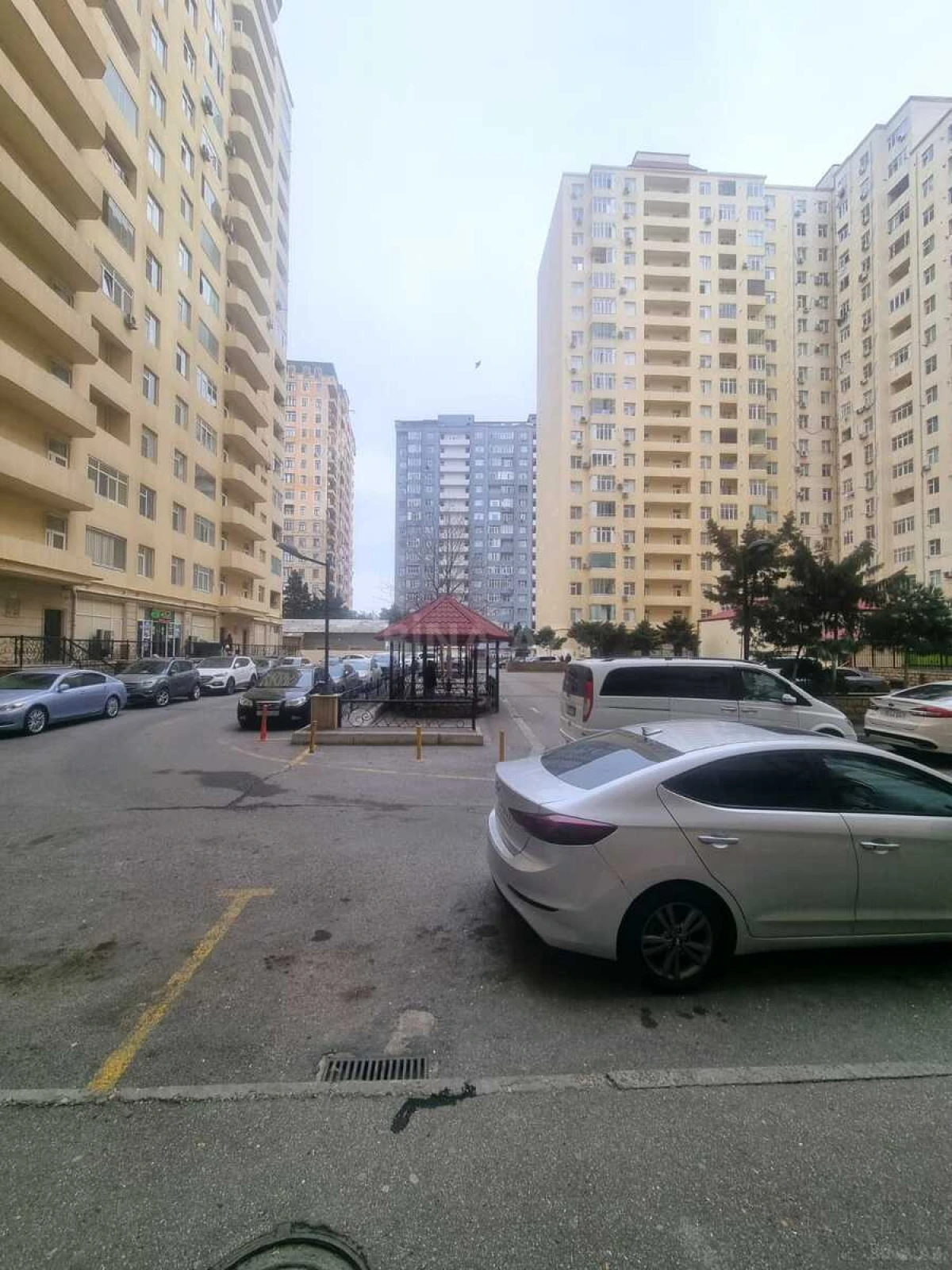 Kirayə verilir 2 otaqlı mənzil 81 m²