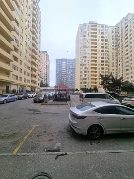 Kirayə verilir 2 otaqlı mənzil 81 m²