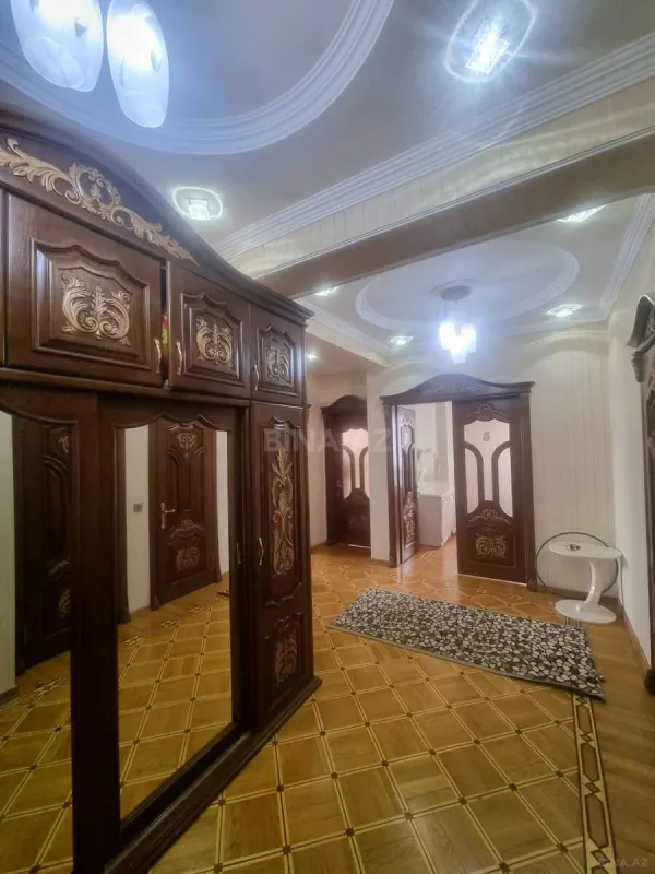 Kirayə verilir 2 otaqlı mənzil 81 m²