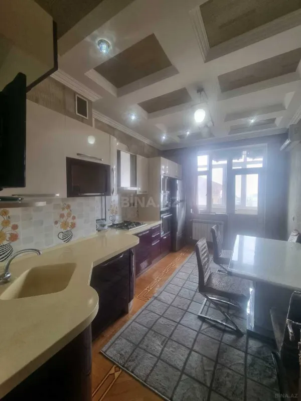 Kirayə verilir 2 otaqlı mənzil 81 m²