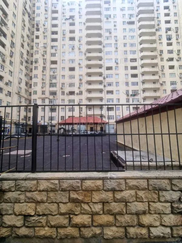 Kirayə verilir 2 otaqlı mənzil 81 m²