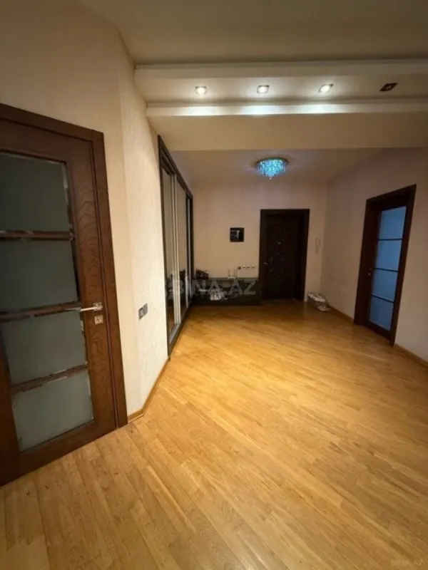 Satılır 3 otaqlı mənzil 169 m²