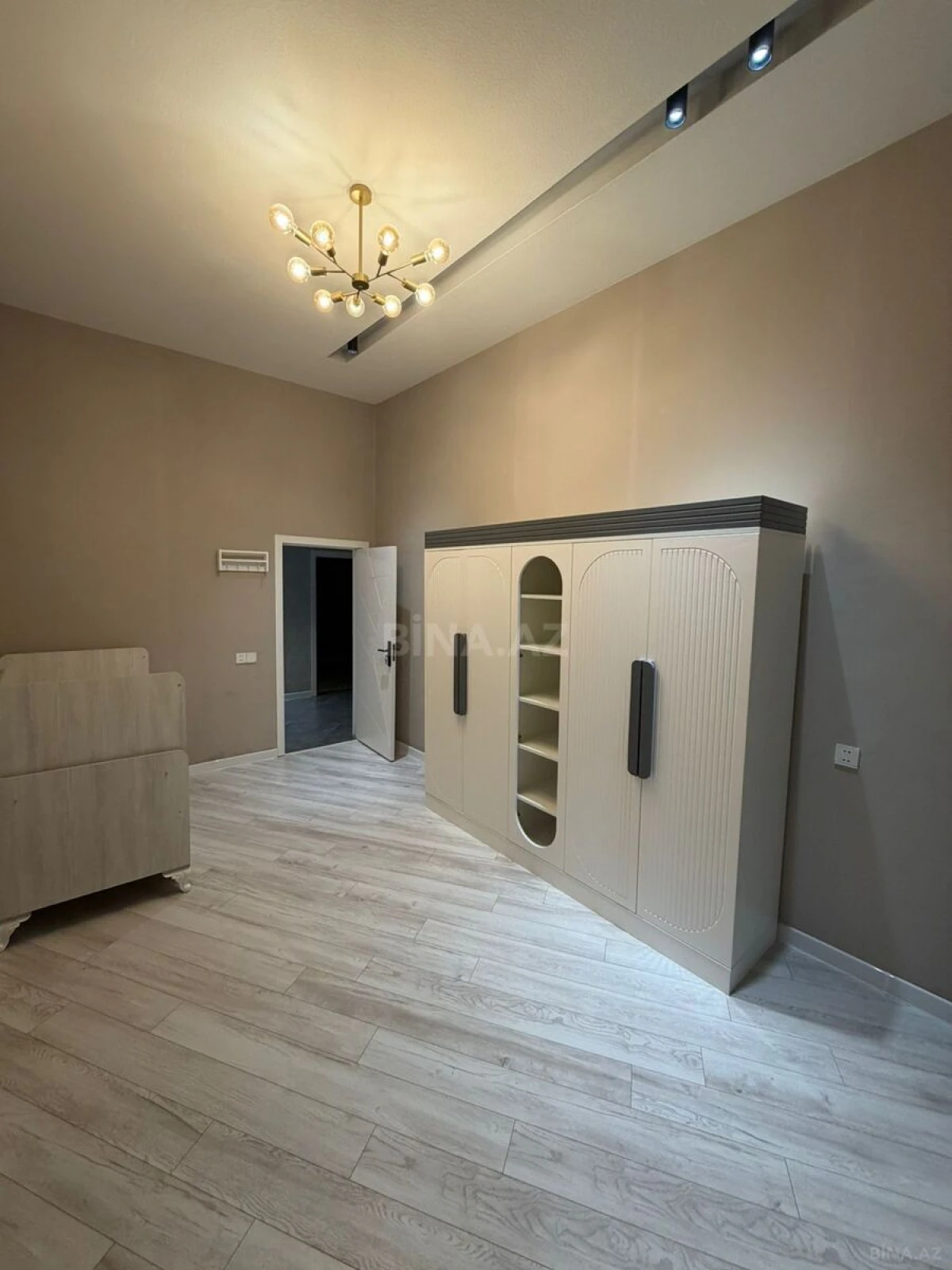 Satılır 4 otaqlı həyət evi 180 m²