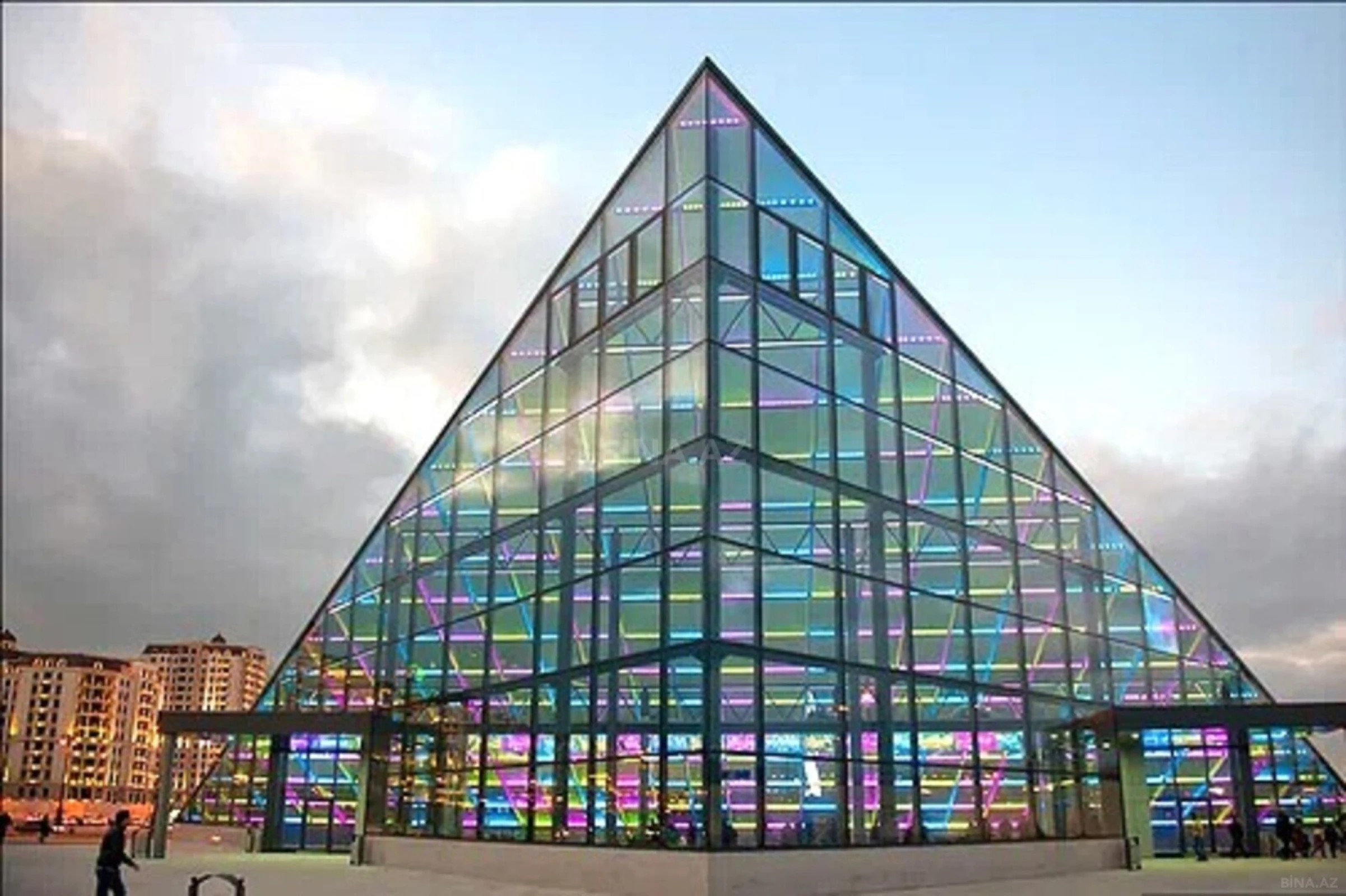 Satılır 3 otaqlı mənzil 88 m²