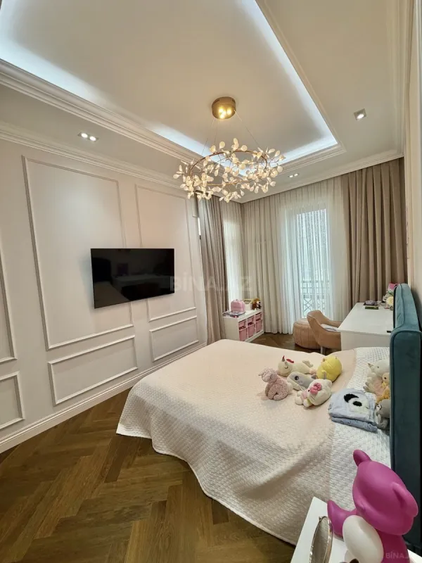 Satılır 7 otaqlı mənzil 285 m²