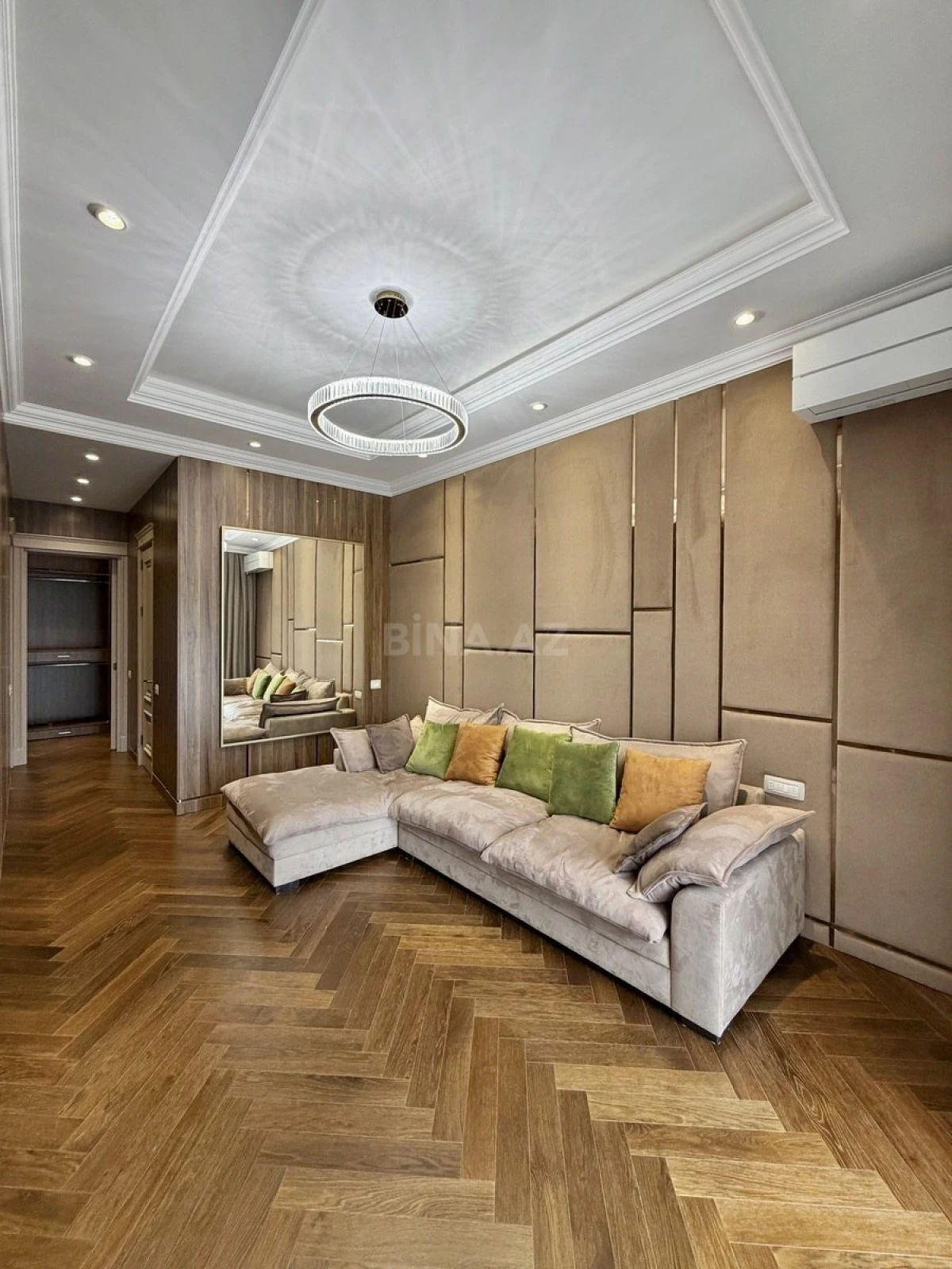 Satılır 7 otaqlı mənzil 285 m²