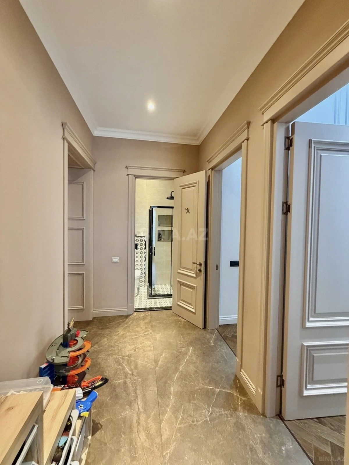 Satılır 7 otaqlı mənzil 285 m²